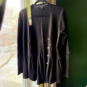 Isaac Mizrahi black peplum cardigan – fitted & feminine